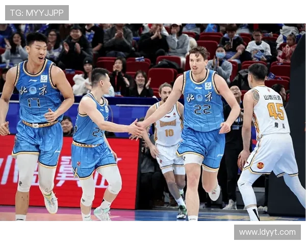 丹佛掘金与对手激战正酣 展现强大实力争夺季后赛席位