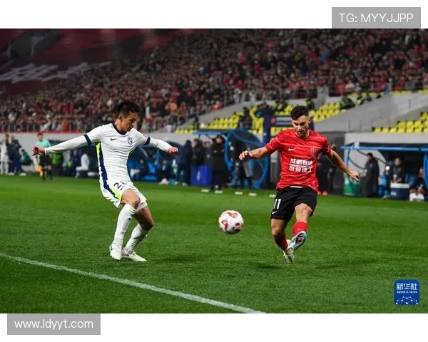 武汉三镇主场激战成都蓉城两强争锋上演中超巅峰对决