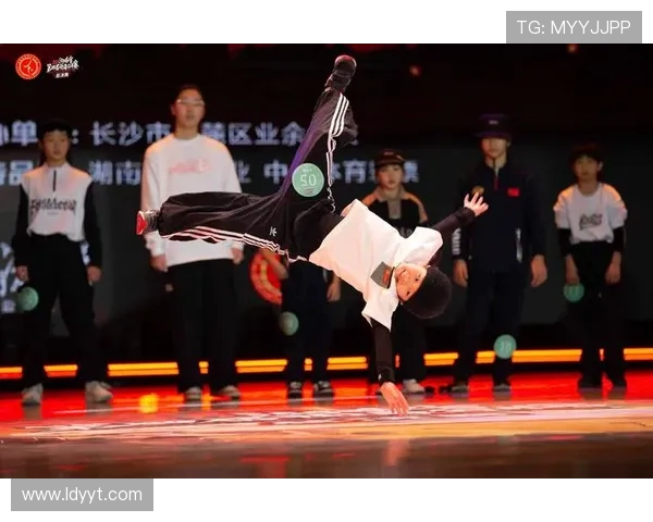 全国街舞大赛点评：西安攀岩队默契配合展现团队精神与舞蹈魅力