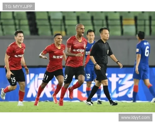 南京足球队以96分领跑世锦赛积分榜展现强劲实力