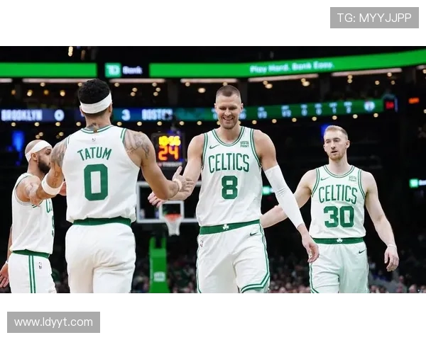 湖人凯尔特人激战再起 勇者争锋赛场巅峰对决