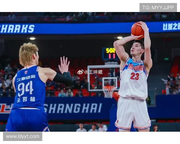 2017年CBA季后赛上海队与新疆队激战回顾与精彩瞬间分析