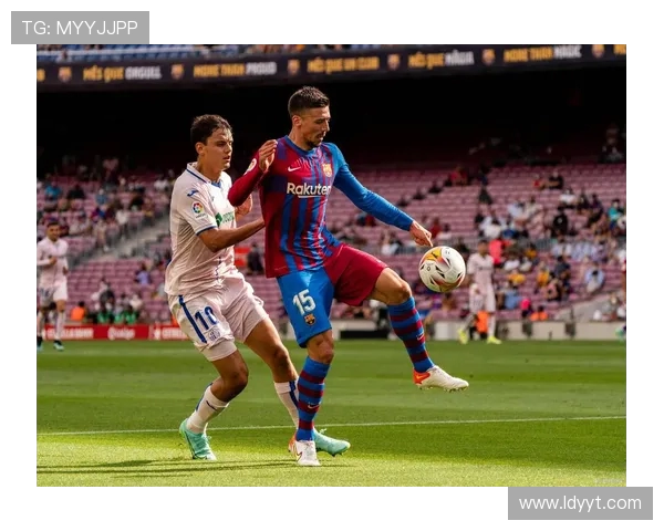 尤文图斯与巴塞罗那激战成和双方在友谊赛中展现精彩表现